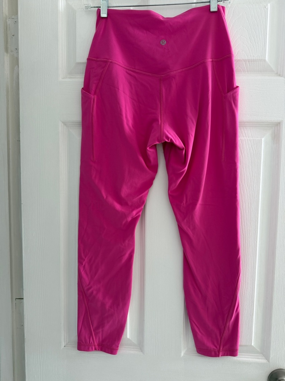 Lululemon Align High-Rise  crop Leggings in Sonic Pink SZ 8 Excellent condition